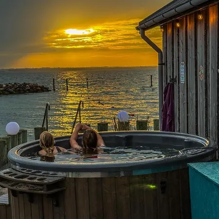 Villamare Båthotell *